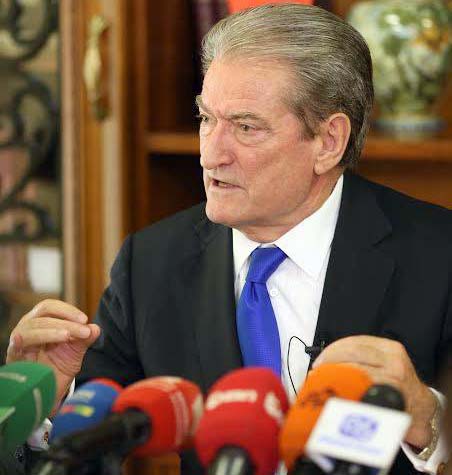 SALI BERISHA/ Lazarati, kronikë e një ngjarje të paralajmëruar, policia shteg të lirë banditëve për tu arratisur