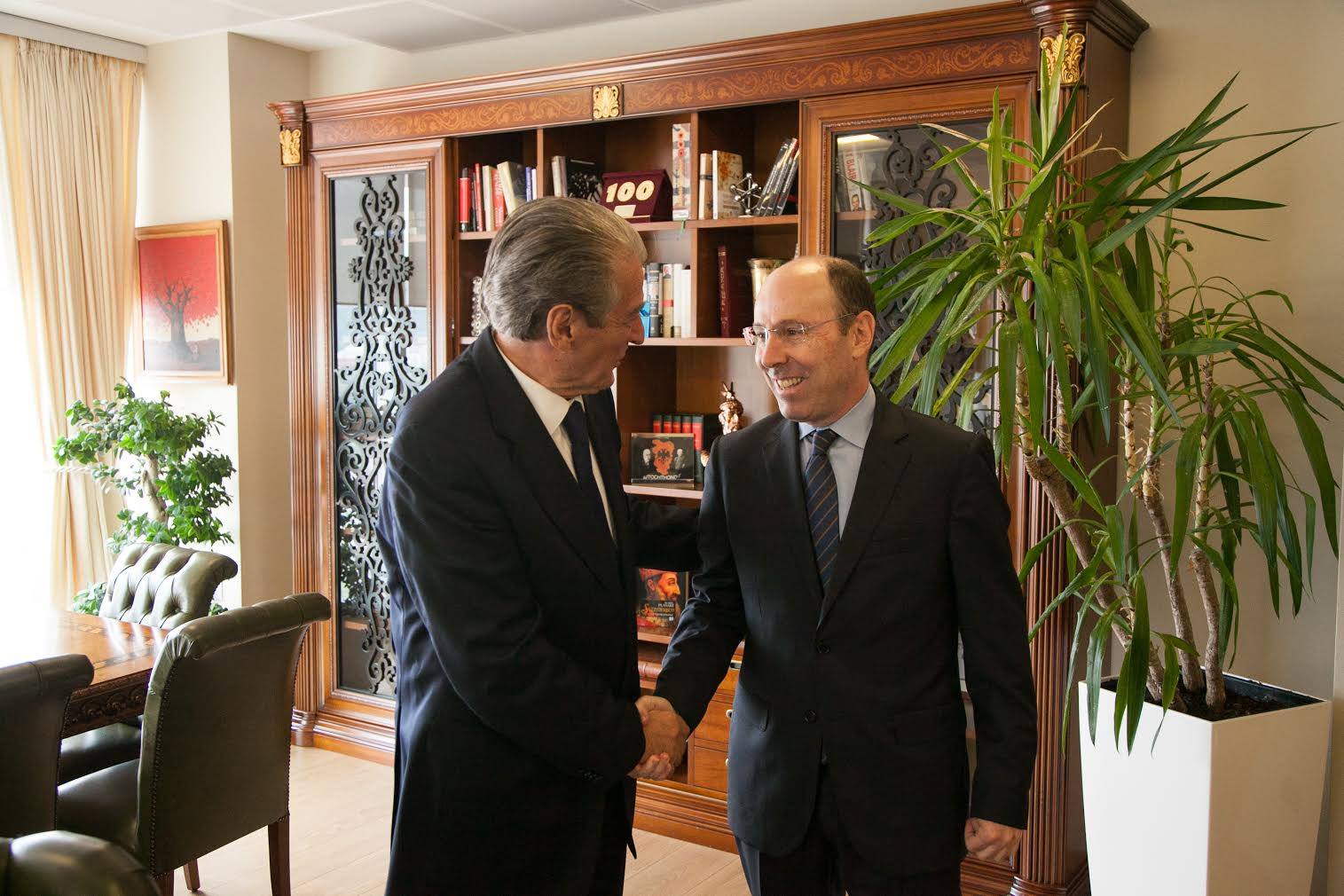 FOTO/ Pas votimit të Shqipërisë pro Palestinës në OKB, ambasadori izraelit në zyrën e Berishës