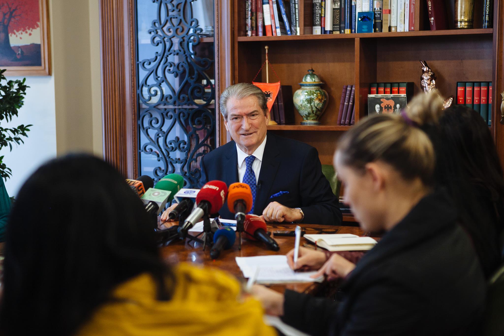 Vetoja çeke për statusin e Shqipërisë u ble 600 milionë euro