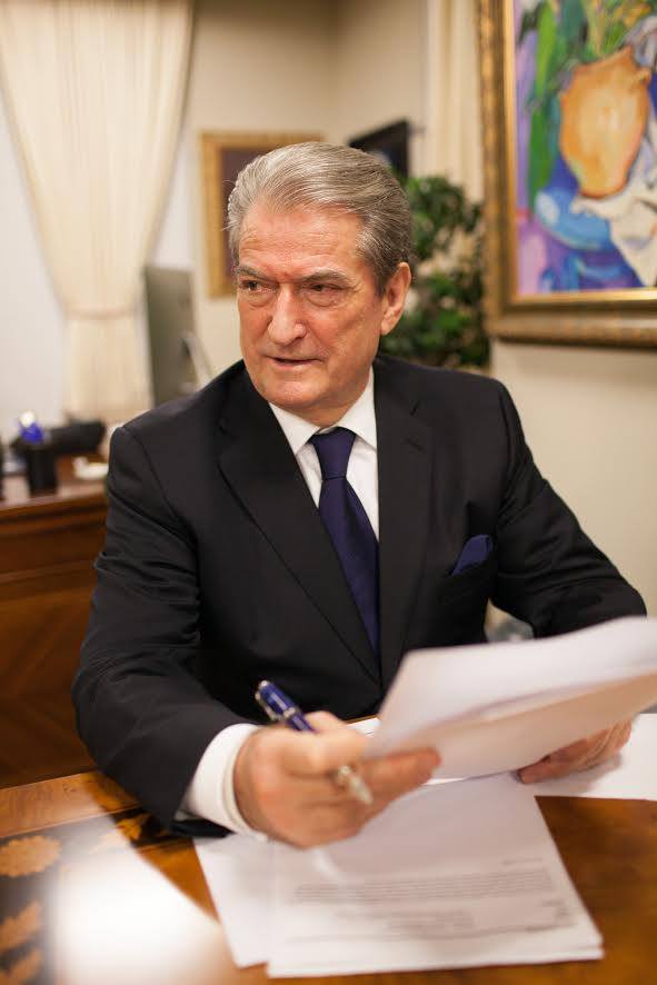 Ja si i komenton Sali Berisha negociatat: Maska ra!