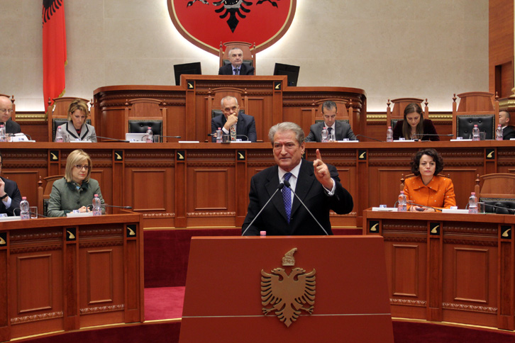 PD braktis parlamentin, Berisha: Mos i lini shishe e gota Ramës përpara se është i rrezikshëm