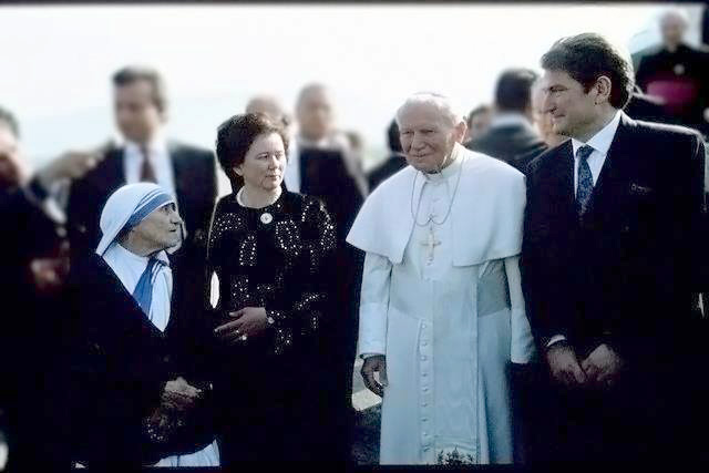 Berisha: Dekreti për shënjtërimin e Nënë Terezës, urimi me i bukur i Papa Franceskut për festat e fundvitit