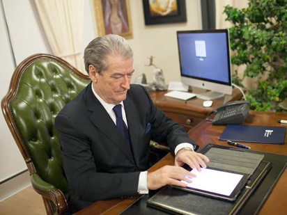 Denoncon Berisha: Marrëveshja Rama – Meta rivret Lamajn, lë pa autor vrasjen e komisarit