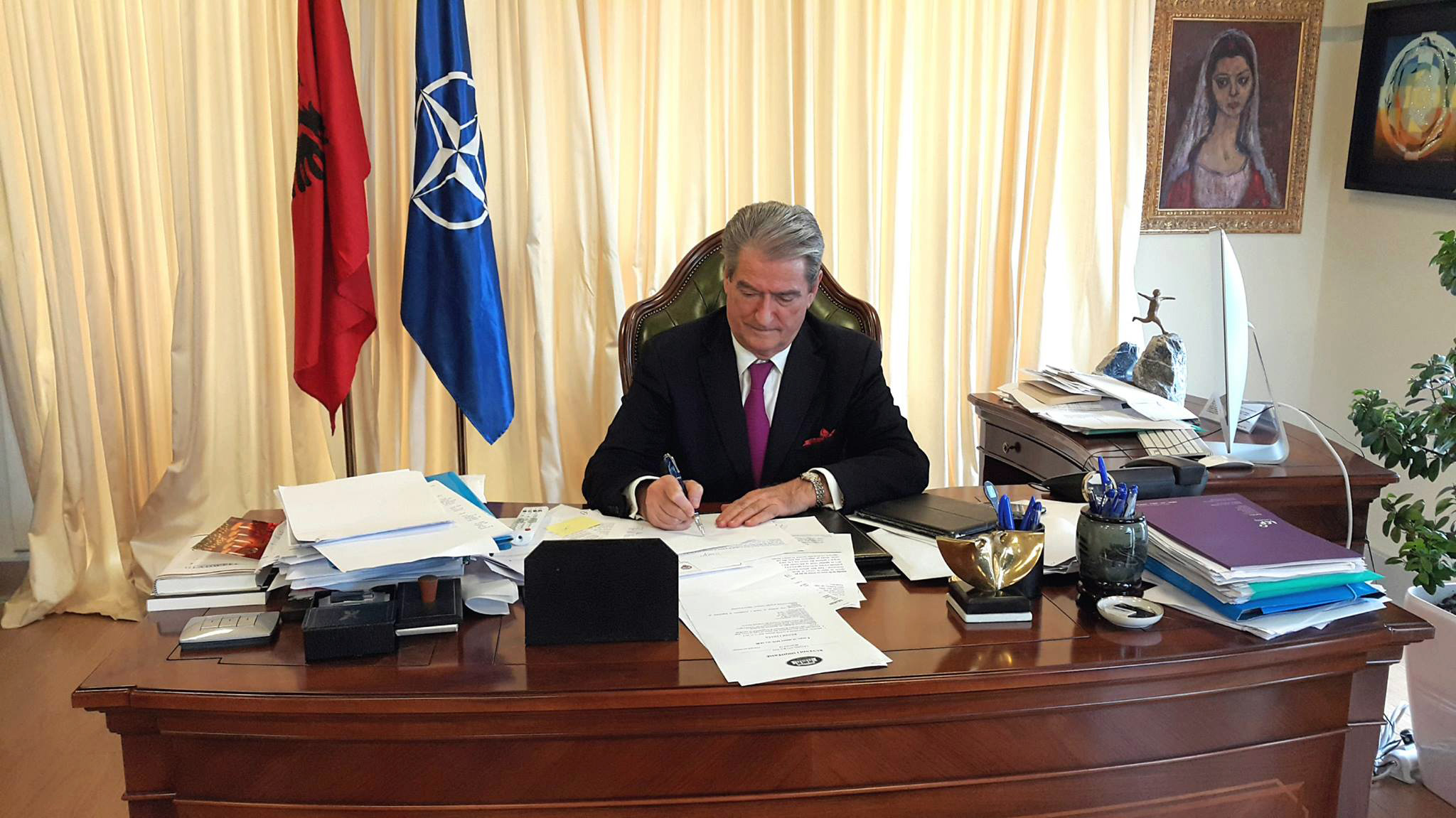 Berisha: Rama i tmerruar nga humbja, fushatë me banditë e rrugaçë në Durrës, dhe me perverse e gojëpistë në Tiranë