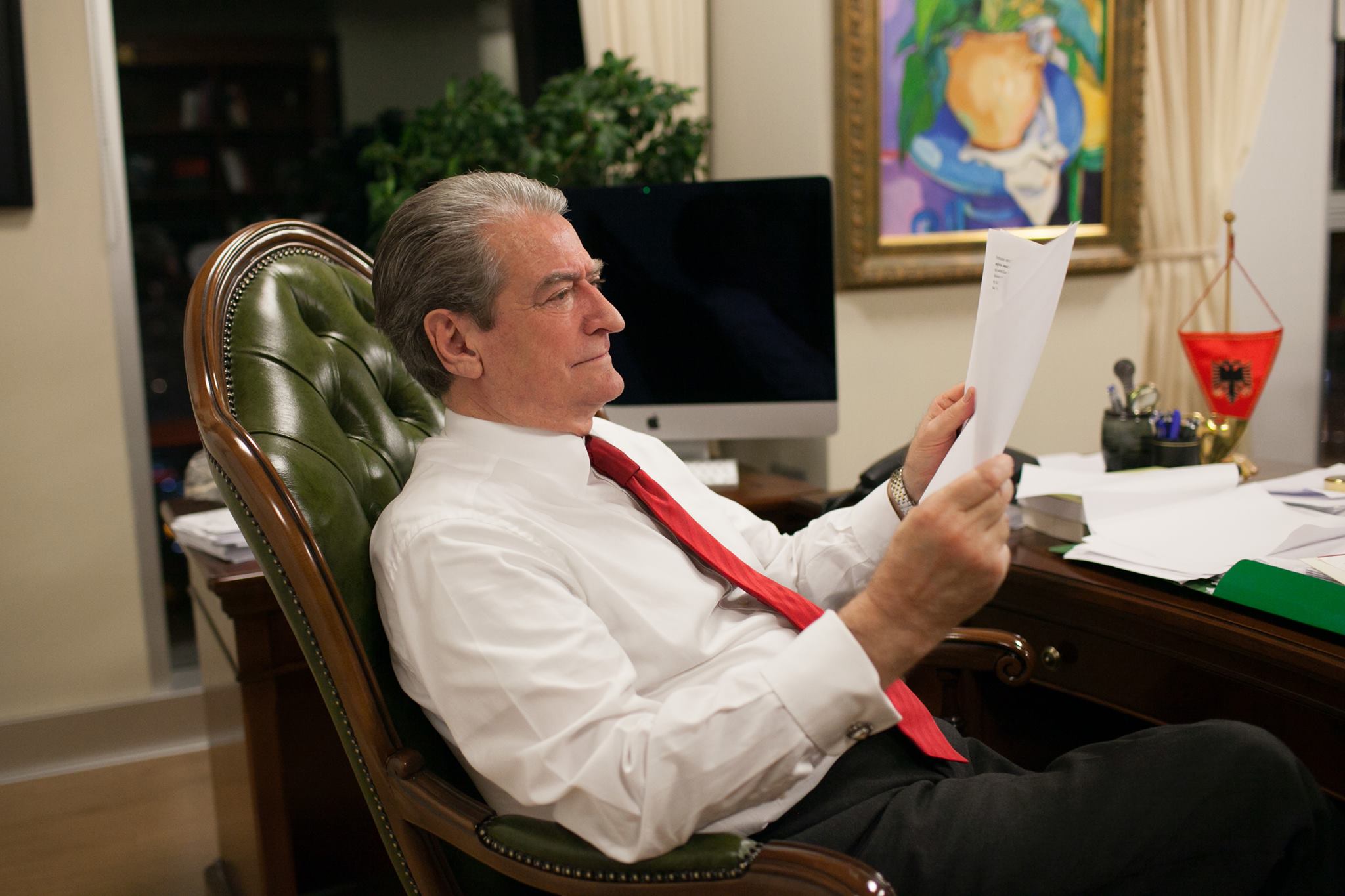 SALI BERISHA/ Ekonomia drejt humnerës dhe skenarit Papandreu, të ardhurat në rënie të lirë!