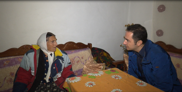 FOTO/ Jeta e një të moshuare që jeton me kazanat e mbetjeve