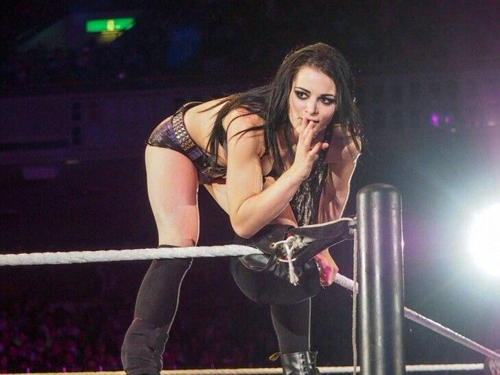 VIDEO/ Seks treshe dhe orale, publikohen videot erotike të kampiones së keçit