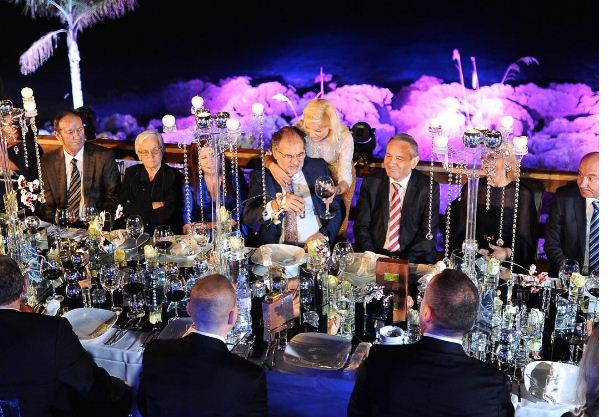 FOTO/ Fejesa luksoze e vajzës së Koço Kokëdhimës në Qeparo