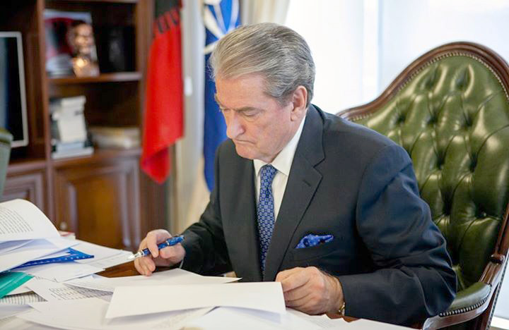 Berisha: Rama gjueti shtrigash, burg, ndjekje penale, falsifikime dosjesh kundër opozitës