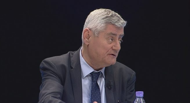 Dashamir Shehi tregon momentin e takimit Rama – Basha dhe një telefonatë nga larg