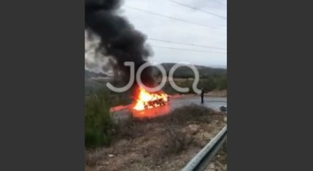 VIDEO/ Ktheheshin nga Kisha e Laçit, merr flakë makina me 5 persona brenda