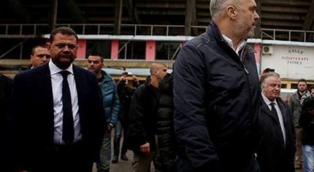 VIDEO/ Pajtohet Edi Rama  me Tom Doshin, shihen krah për krah në Rinas