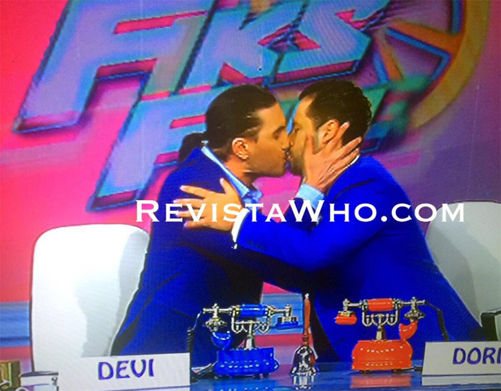 FOTO LAJM/ “Fiks Fare” e nis sezonin me puthje homoseksuale…, “që u ka lezet burrave”