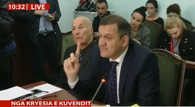 Sherr mes deputeteve në komision. Spahiu: Nuk ju përballoj dot, Vokshi: Aman mos qaj