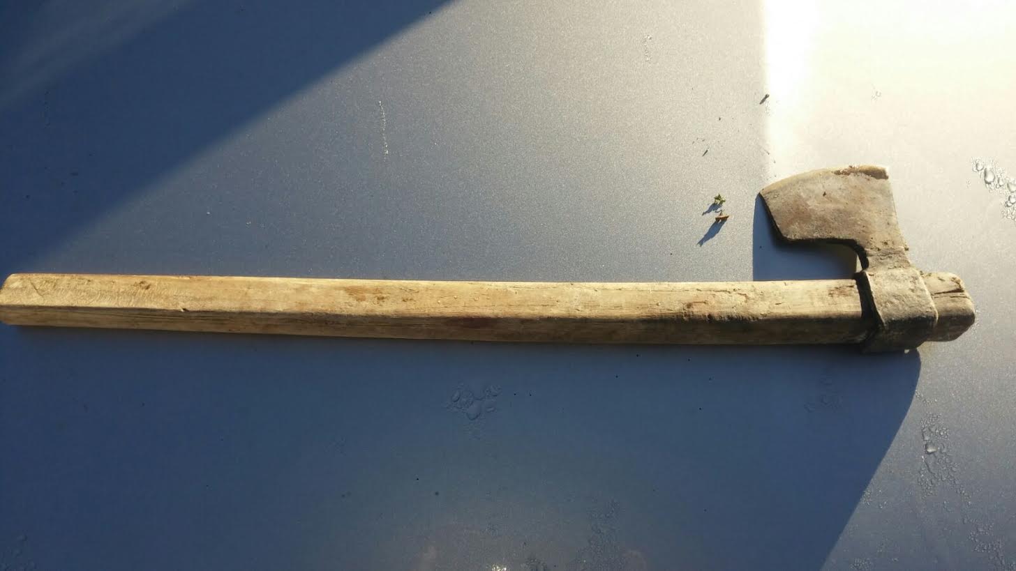 Shijak, 74-vjecari sulmon dhe plagos me sëpatë bashkëfshatarin