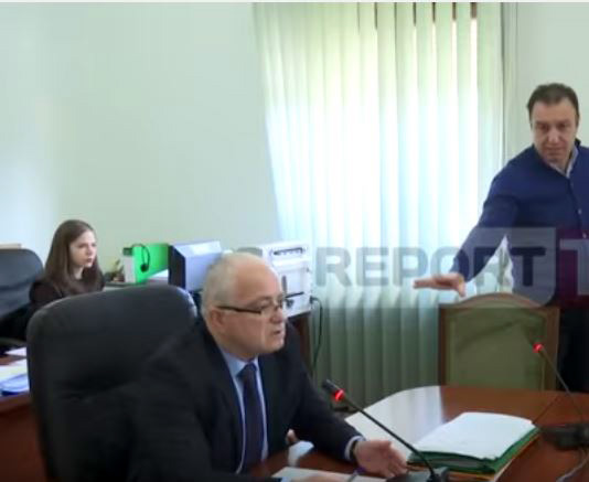 VIDEO/ “Palaço dhe i pafytyrë”, sherri Shalësi – Spaho në Komision