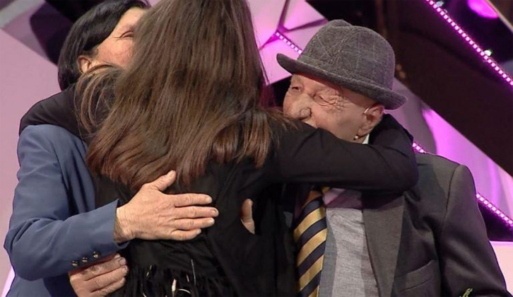 Gjyshërit duan ta shohin “murgeshë”, 17-vjeçarja ka një mesazh për ata