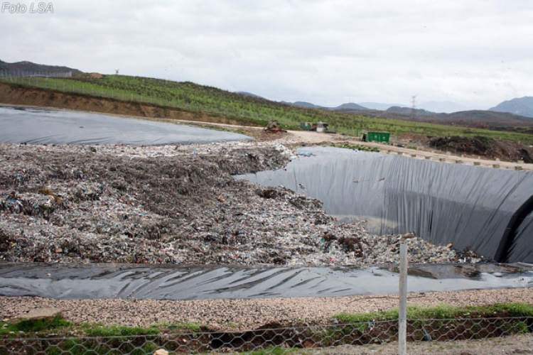 Pronari i landfillit të Sharrës i dëbuar nga Italia, i shpërblyer e i graduar në Shqipëri