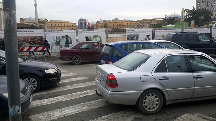 Interesat korruptive të Erion Veliajt kthejnë Tiranën në makth për qytetarët