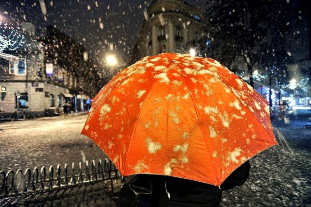 MOTI/ Sot kohë me shi dhe flokë dëbore