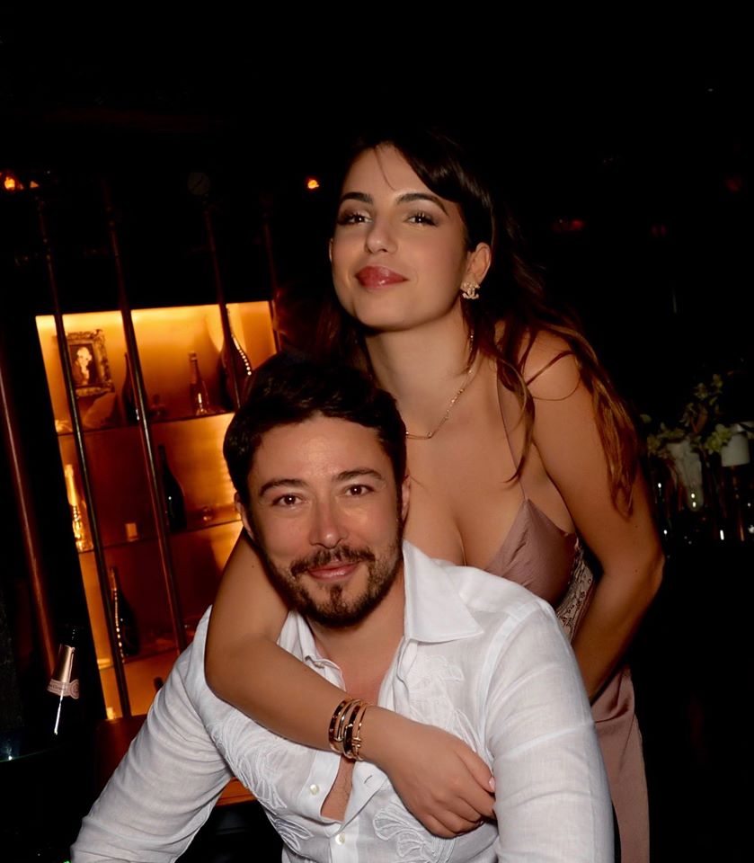 FOTO LAJM/ Shkëlzen Berisha një kartolinë për Shën Valentin