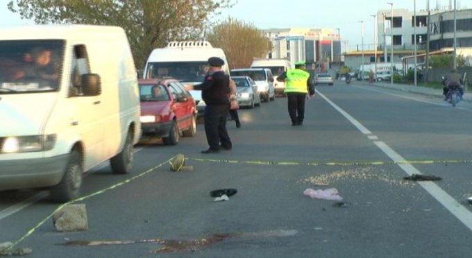 Korçë, 17-vjeçari u aksidentua për vdekje në trotuar nga një shofer pa patentë!