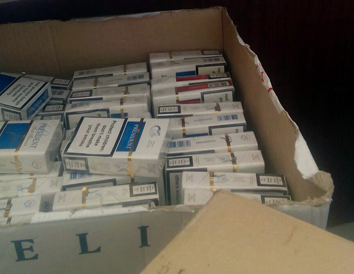 EMRA & FOTO/ Shkodër, “Akciza” prangos 5 persona, bllokohen 5 mijë paketa cigare kontrabandë