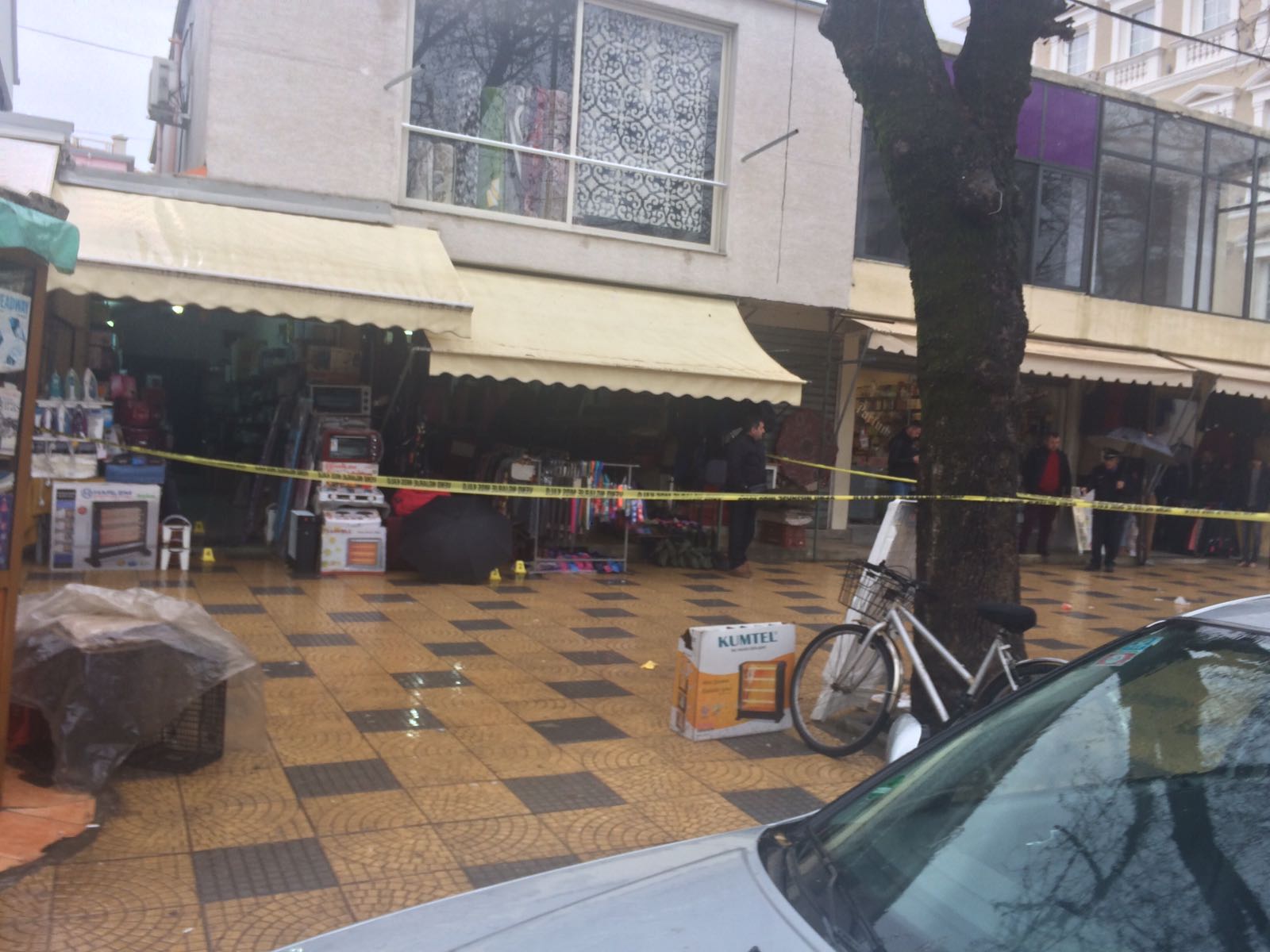 Atentat me armë në Shkodër, plumba mbi shitësen