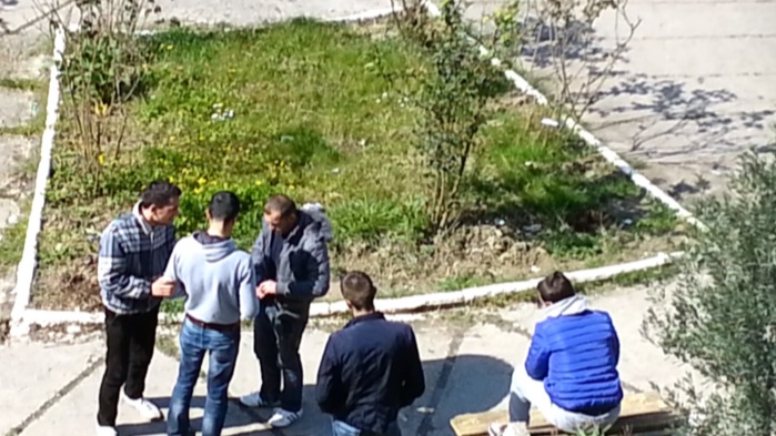 EMRAT/ 3 arrestime në Tiranë për shitjen e kanabisit në shkolla