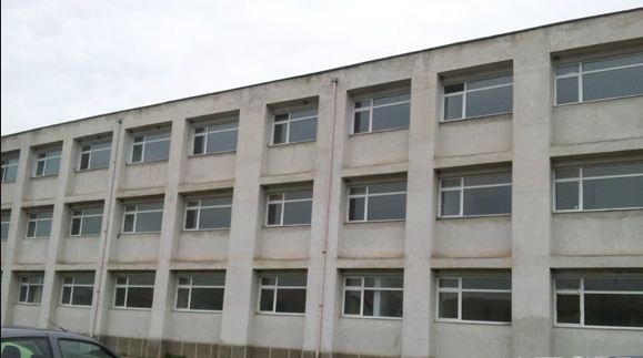 Vdes nxënësi në një shkollë në Elbasan