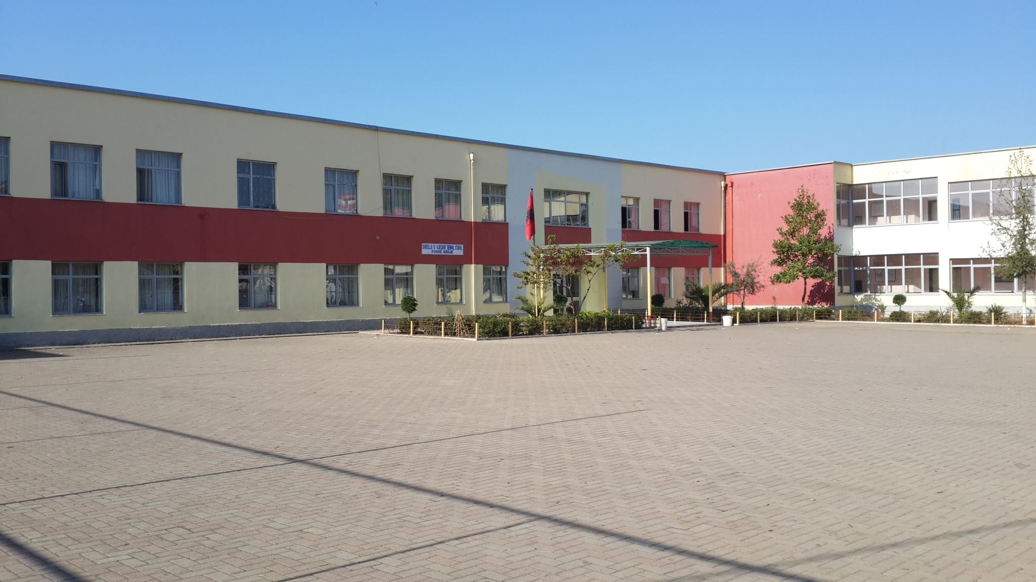 Fushë Krujë, evakuohet shkolla 9 vjeçare, nxënësve ju bllokohet frymëmarrja nga një lëndë helmuese