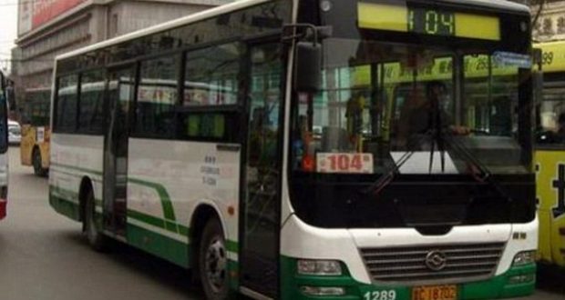 FOTO/ Miliarderi që punon si shofer autobusi