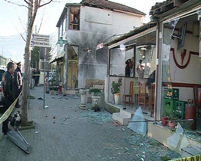 Elbasan, eksploziv lokalit, enigmë autori