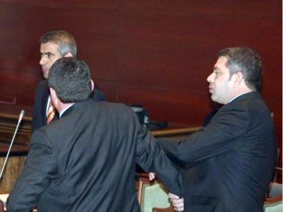 Shpëtim Idrizi zyrtarizon kalimin nga opozita në mazhorancë, i paqartë pozicioni i Vangjel Dules