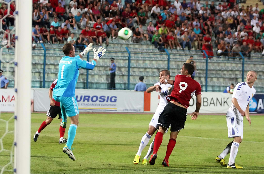 ARMENI – SHQIPËRI/ Kuqezinjtë 90 minuta larg finaleve të Europianit “Francë 2016”