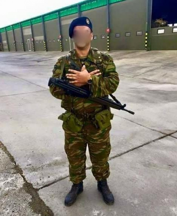 FOTO/ Shqiptarët sfidojnë sërish në Greqi,  bëjnë shqiponjën në ushtri