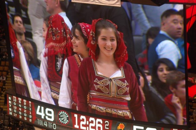 VIDEO/ Emocionuese, “Vallja e Tropojës” në një ndeshje të NBA