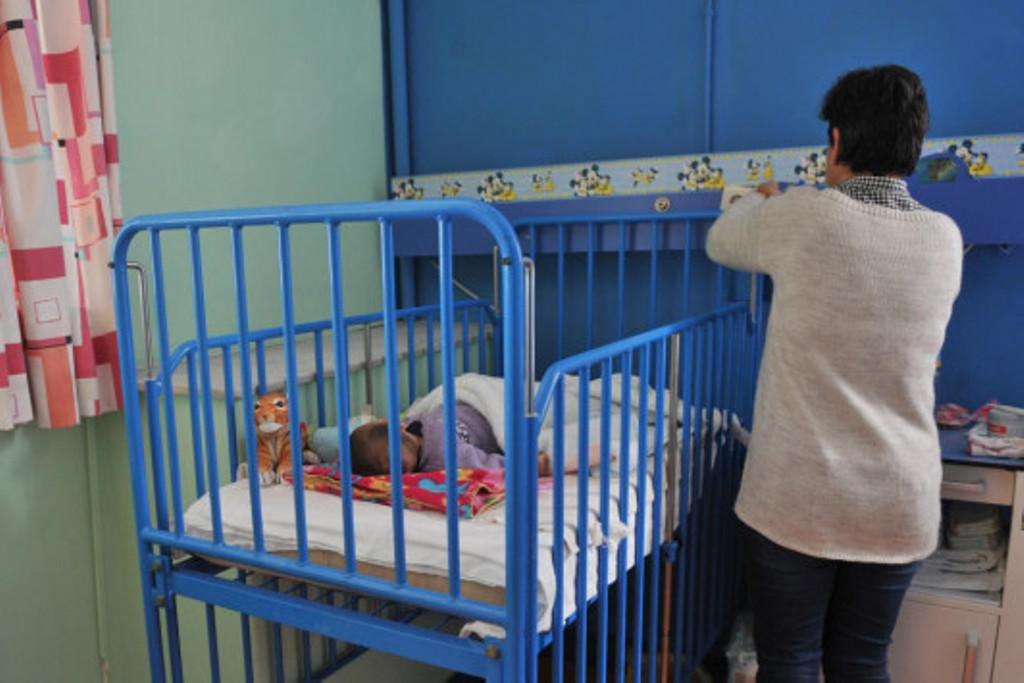 Shqiptarja habit Greqinë, braktis tre fëmijët: Hiqmini sysh