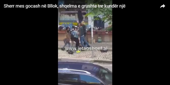 VIDEO/ Sherri femrave mbërrin edhe në Bllok, tre kundër një…