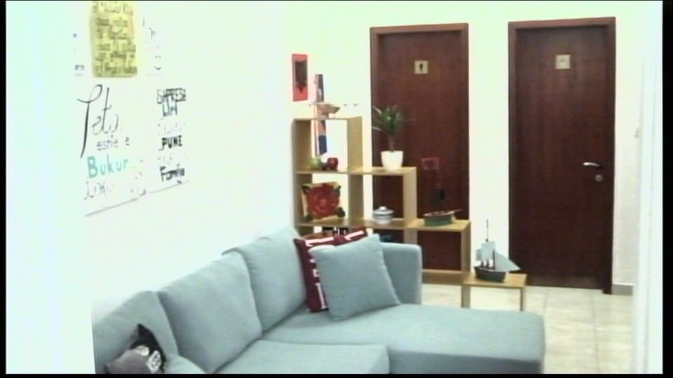 FOTO/ Një “shtëpi” për minorenët e dënuar brenda burgut të Kavajës