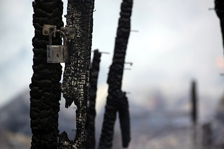 FOTO LAJM/ Dikur këtu ishte një shtëpi rome…, e dogji një shkëndijë transformatori