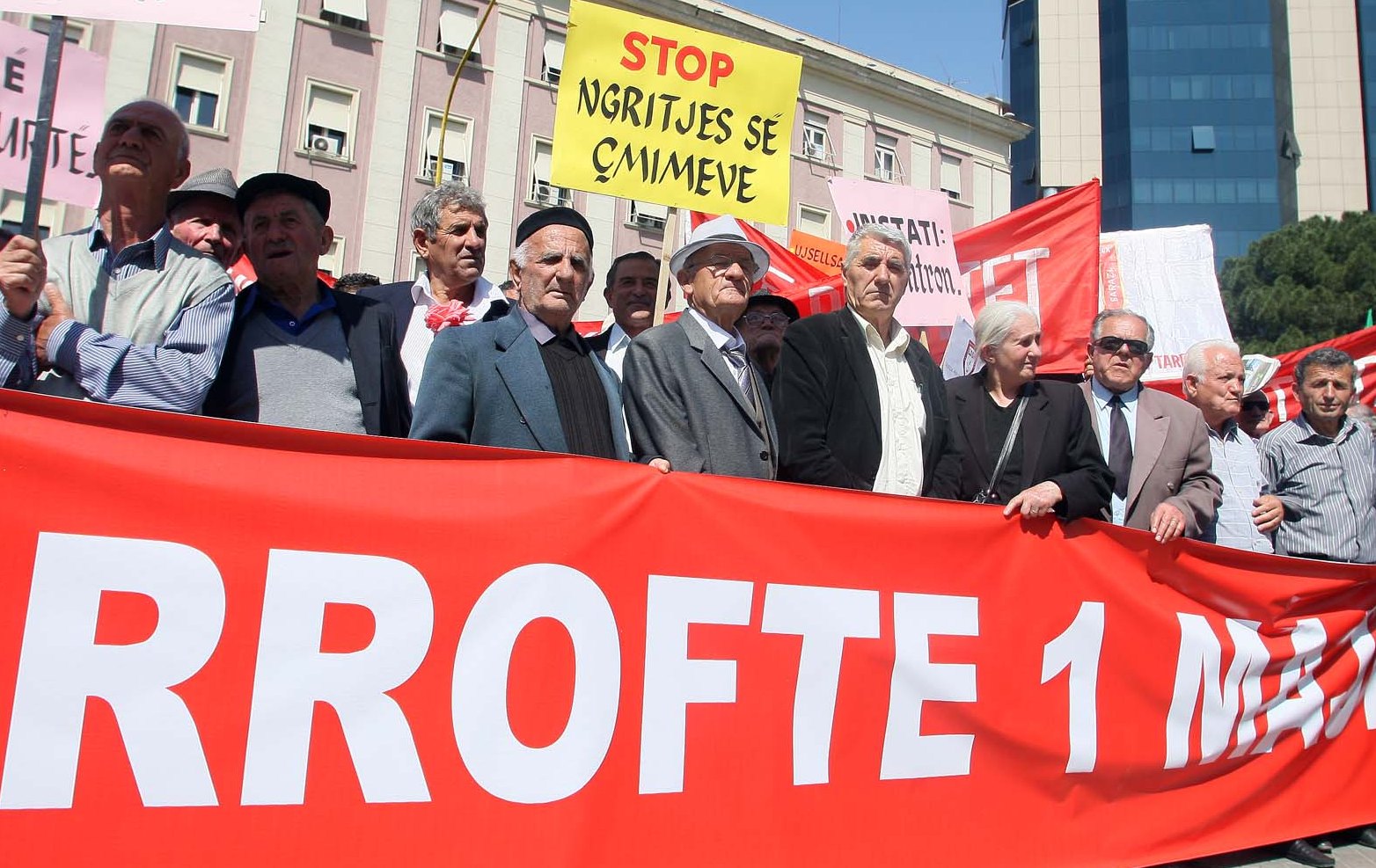 1 MAJI/  Kukësi e Shkodra protesta për punë, në kryeqytet aktiv vetëm ithtarët e Enverit