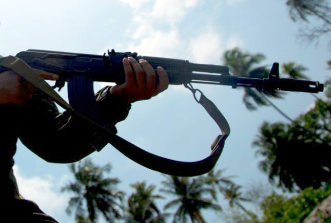 Tiranë, i dehuri grindet me pronarin, sulmon lokalin me breshëri automatiku