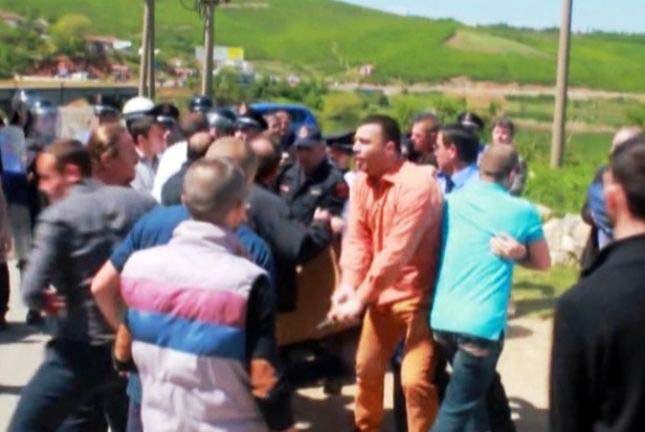 Ngjarja në Kukës, pezullohet shefi i krimeve, cowboy-si që nxori armën në protestë
