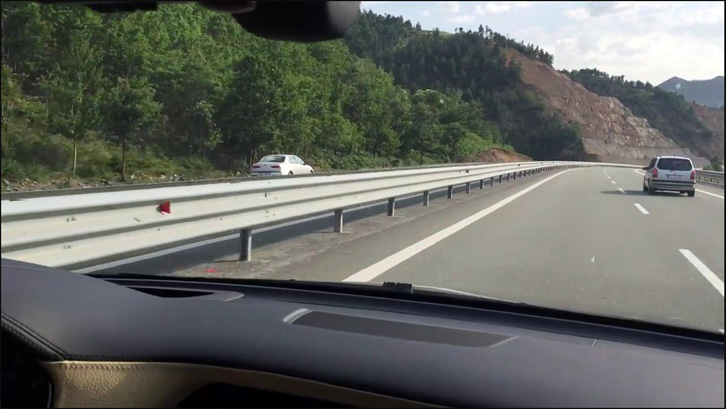 VIDEO SKANDAL/ Shihni çfarë ndodh në Rrugën e Kombit…!