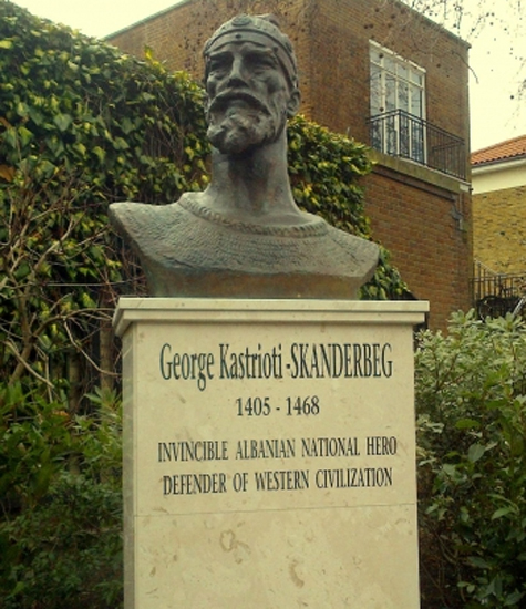 Busti i Skënderbeut në Londër, kujdeset privatisht biznesmeni nga Tirana