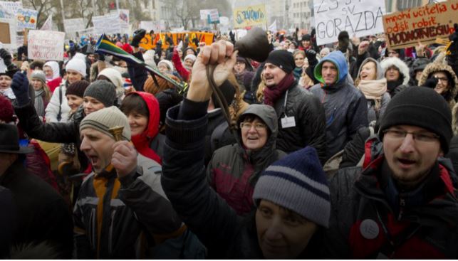 Sllovaki, protesta masive kundër qeverisë së korruptuar