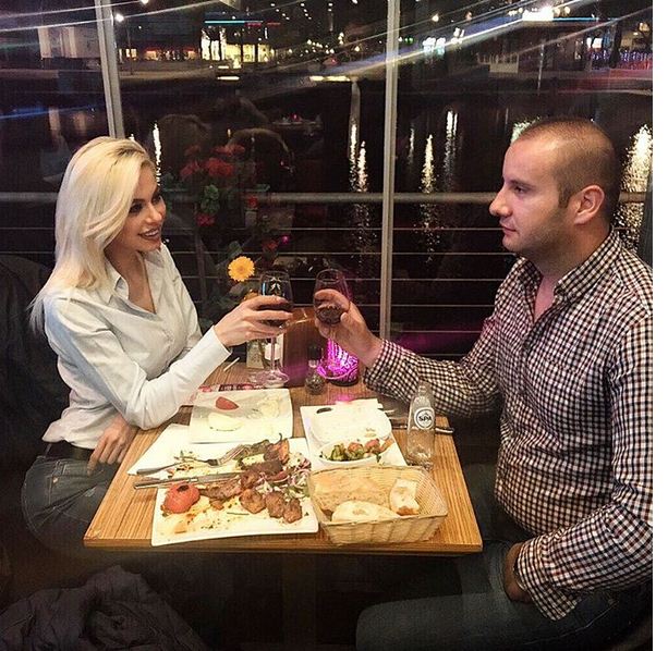 FOTO/ Ja çfarë bëri Sophie mbrëmjen që braktisin emisionin “Zonë e Lirë”