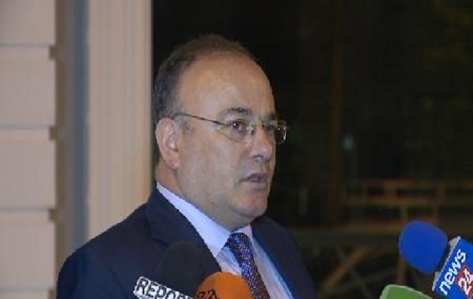 Arrestimi i Elvis Rroshit, avokati Sollaku: Prokuroria s’ka asnjë provë