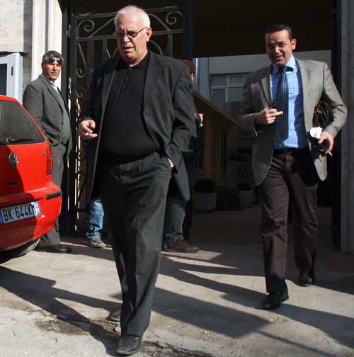 Spartak Braho tregon vizitën në burg dhe çfarë ka në ndarjen e 6 të çantës së tij